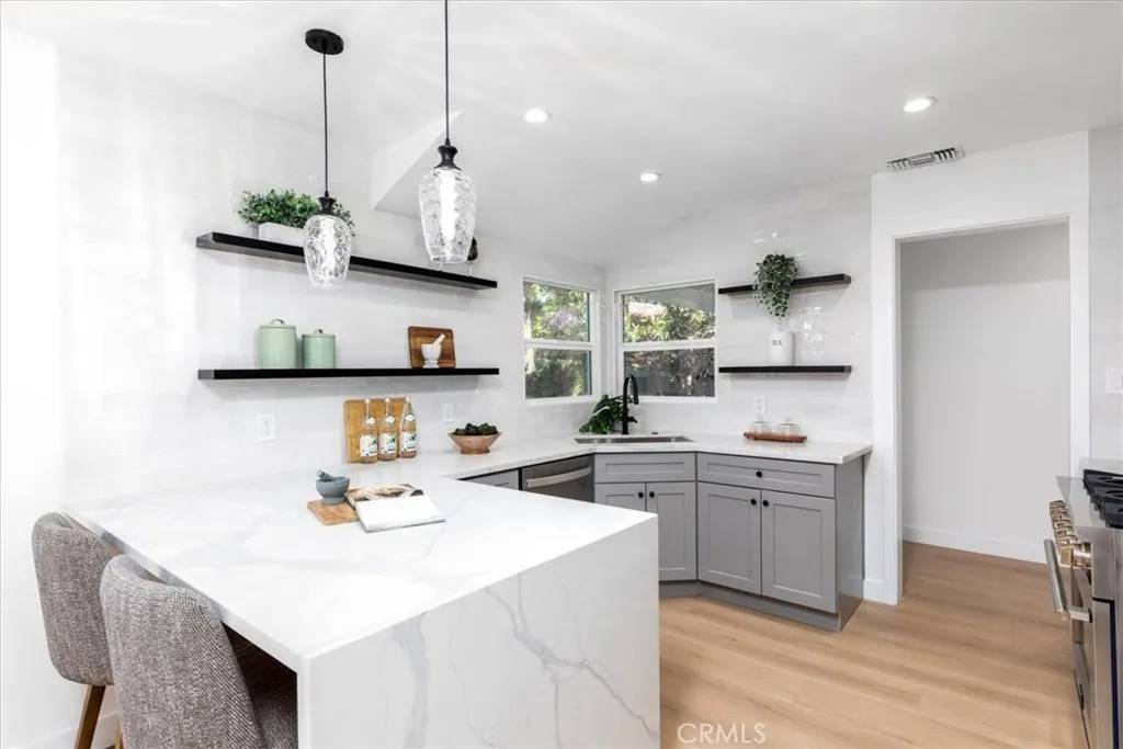 Sherman Oaks, CA 91411,5447 Columbus Avenue