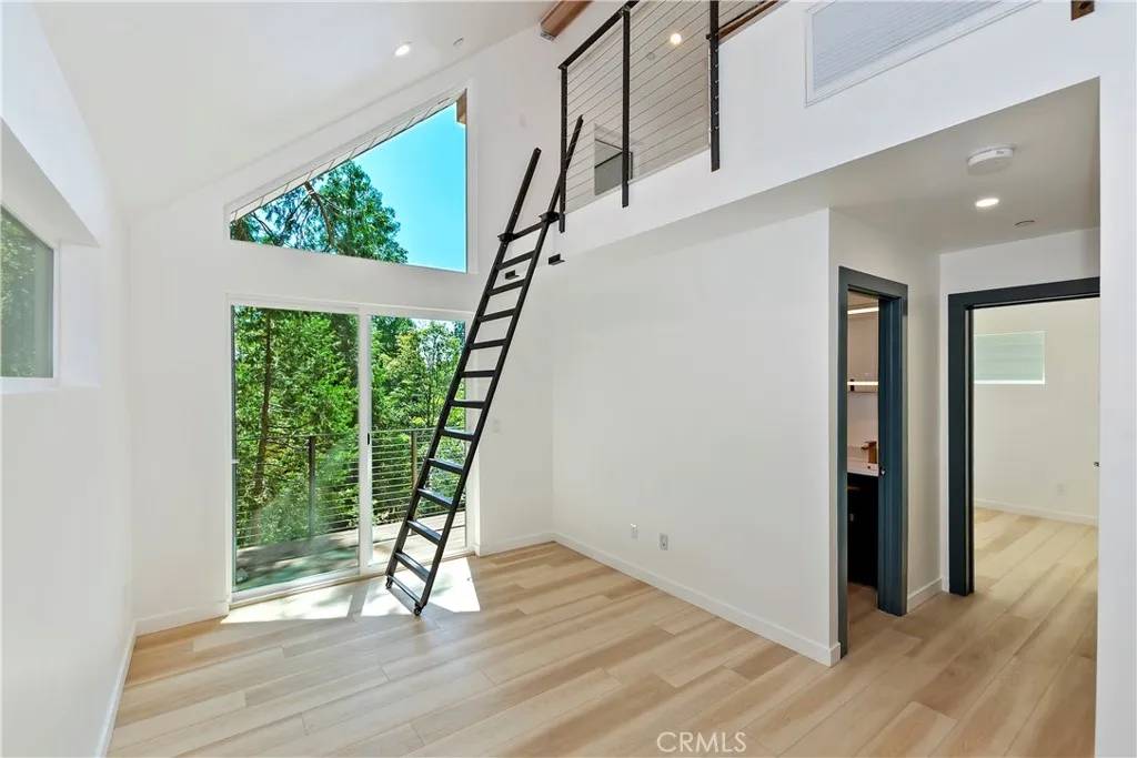 Twin Peaks, CA 92391,441 Oriole Drive #2