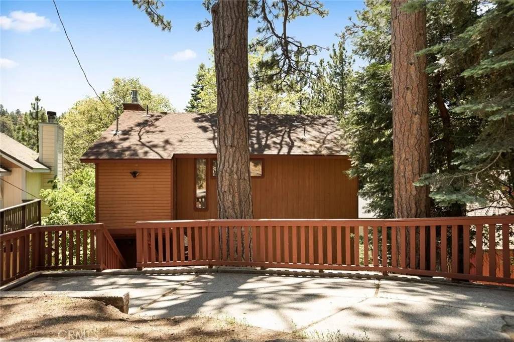 Lake Arrowhead, CA 92352,833 East Victoria