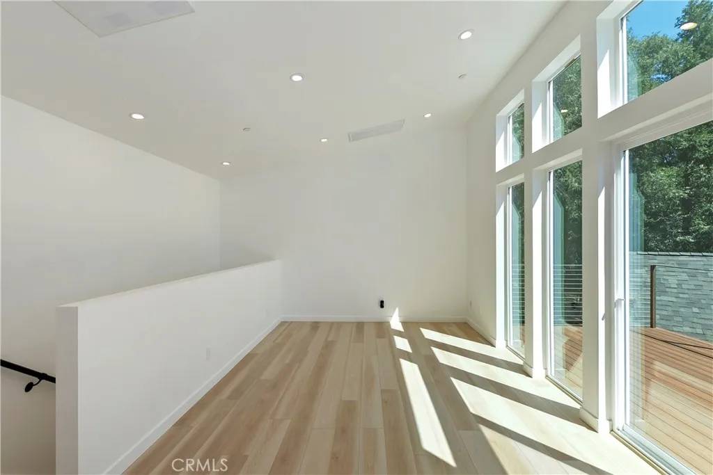 Twin Peaks, CA 92391,441 Oriole Drive #1