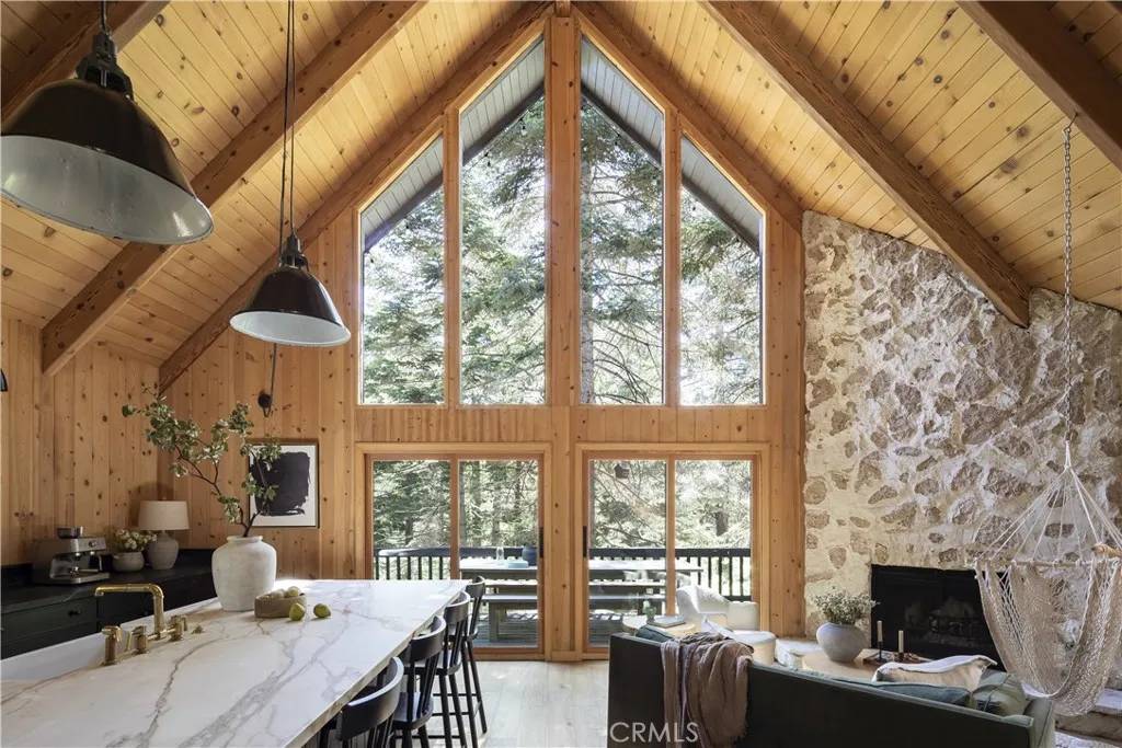Lake Arrowhead, CA 92352,433 Annandale Drive