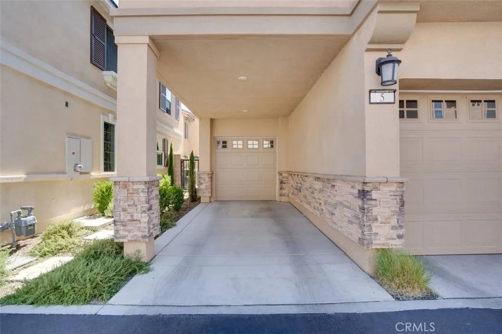 Fontana, CA 92336,15147 Ridge Lane #5