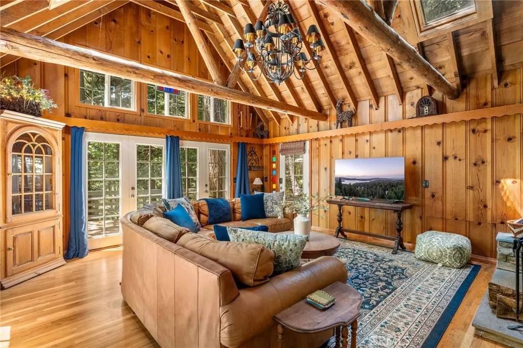 Lake Arrowhead, CA 92385,816 Fern Road