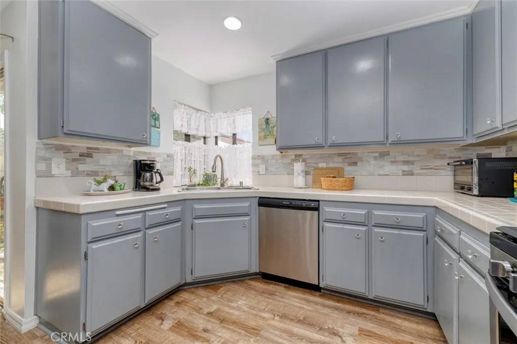 Simi Valley, CA 93063,2252 Oak Haven Avenue