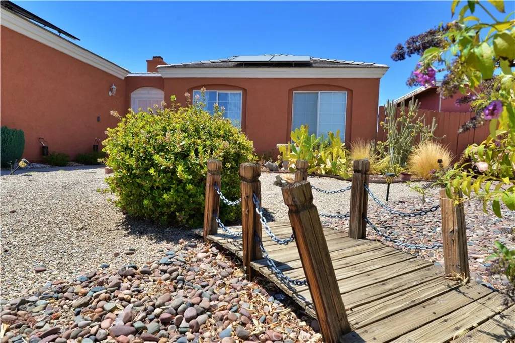 Adelanto, CA 92301,9919 Payne Court