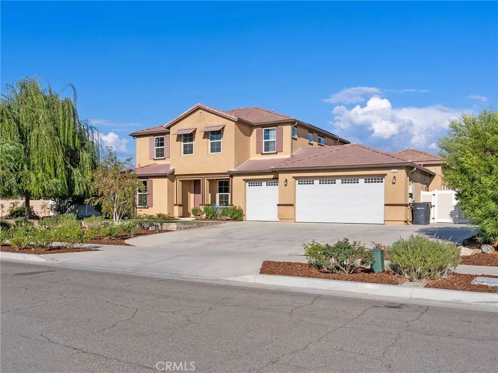 Redlands, CA 92374,1682 Penny Lane