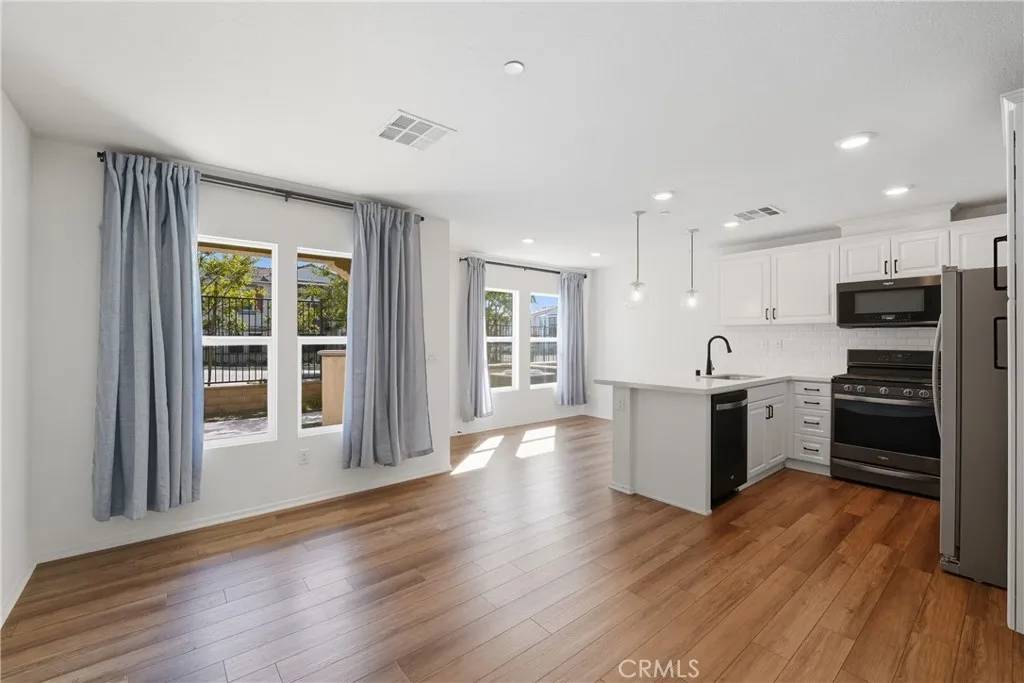 Fontana, CA 92336,7155 Citrus #433