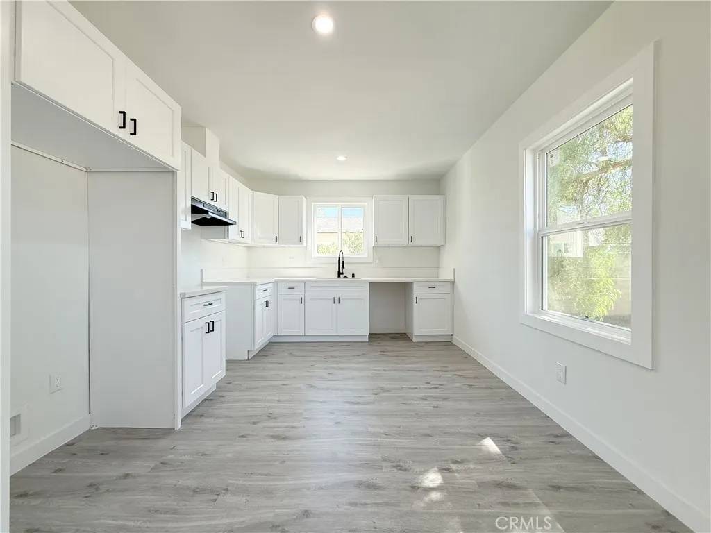 Compton, CA 90220,511 N Albertson