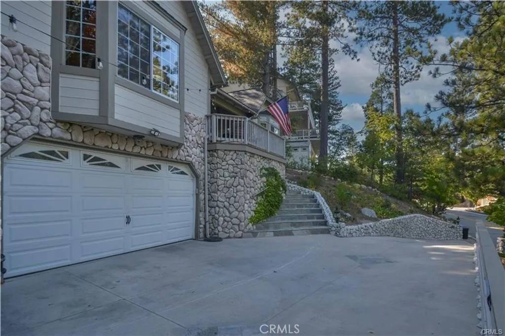 Lake Arrowhead, CA 92391,196 N Fairway