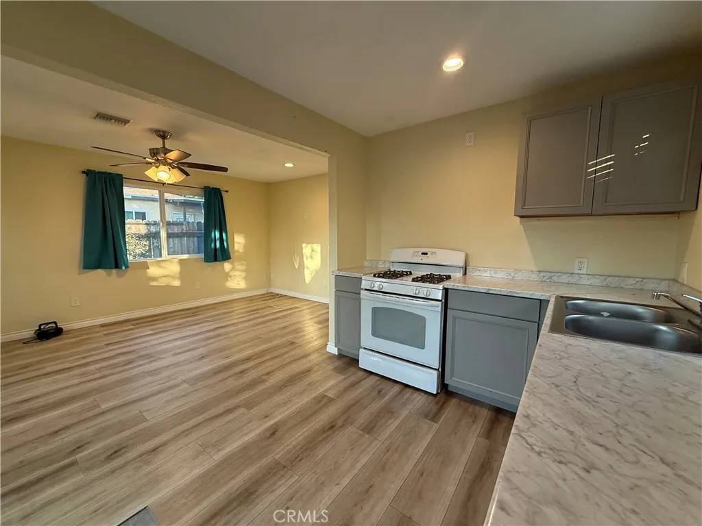 Redlands, CA 92374,409 W Pioneer #2