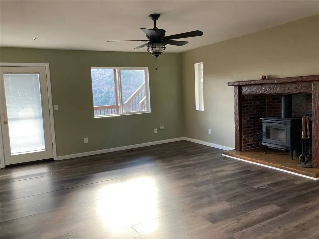 Lake Arrowhead, CA 92352,1620 Edge Cliff