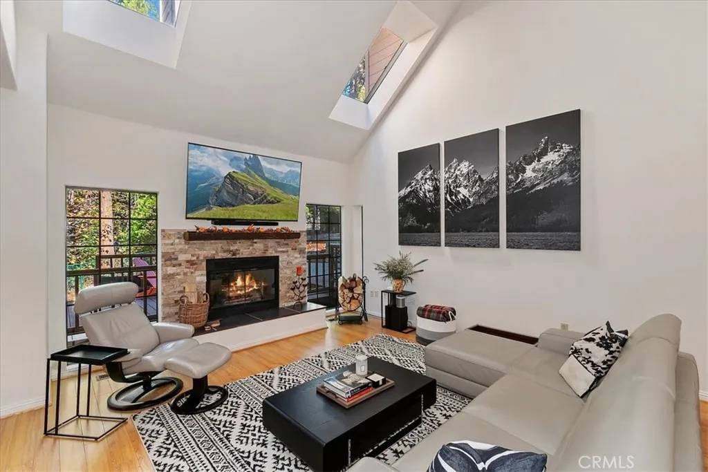 Lake Arrowhead, CA 92352,27162 Peninsula Drive