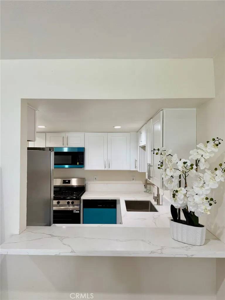 Compton, CA 90220,810 W Compton Blvd #7