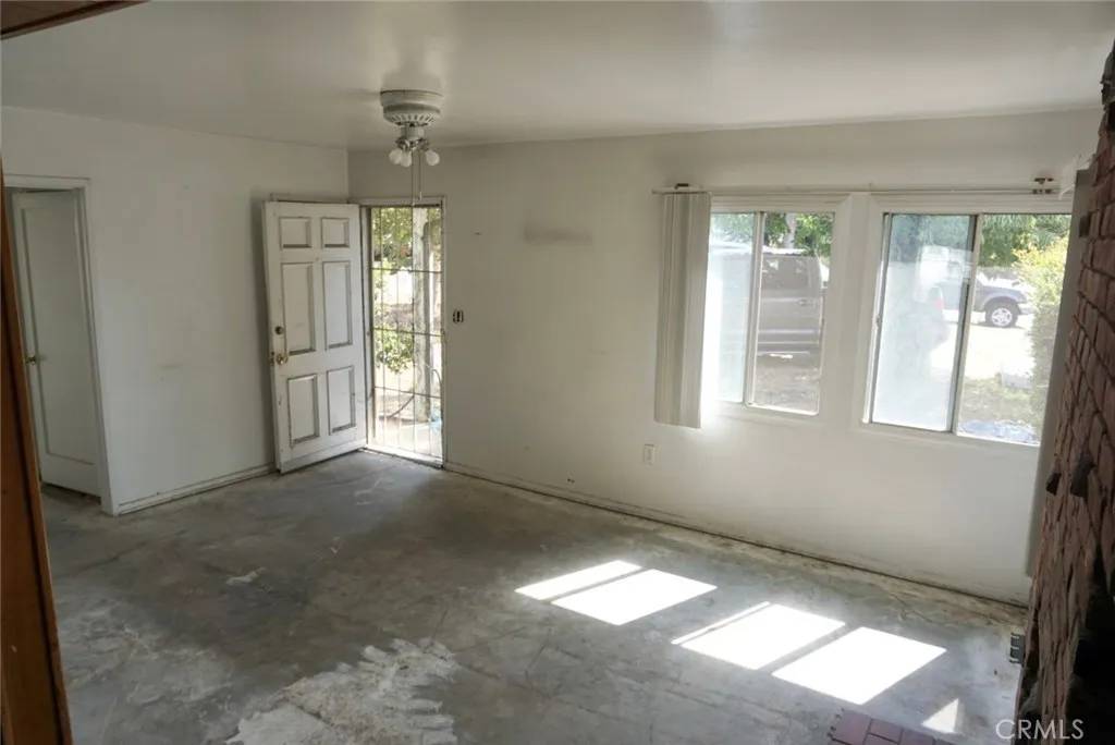Fontana, CA 92335,9570 Evergreen Lane