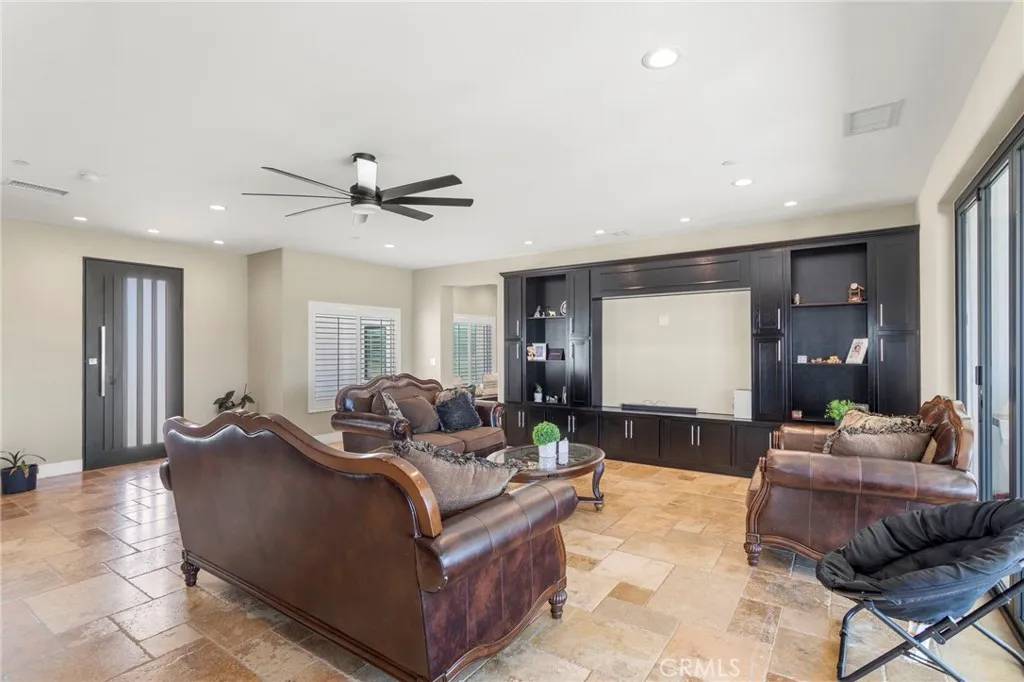 Oak Hills, CA 92344,12451 Meadowlark Avenue