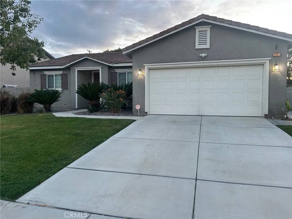 Eastvale, CA 92880,6951 Woodrush Way
