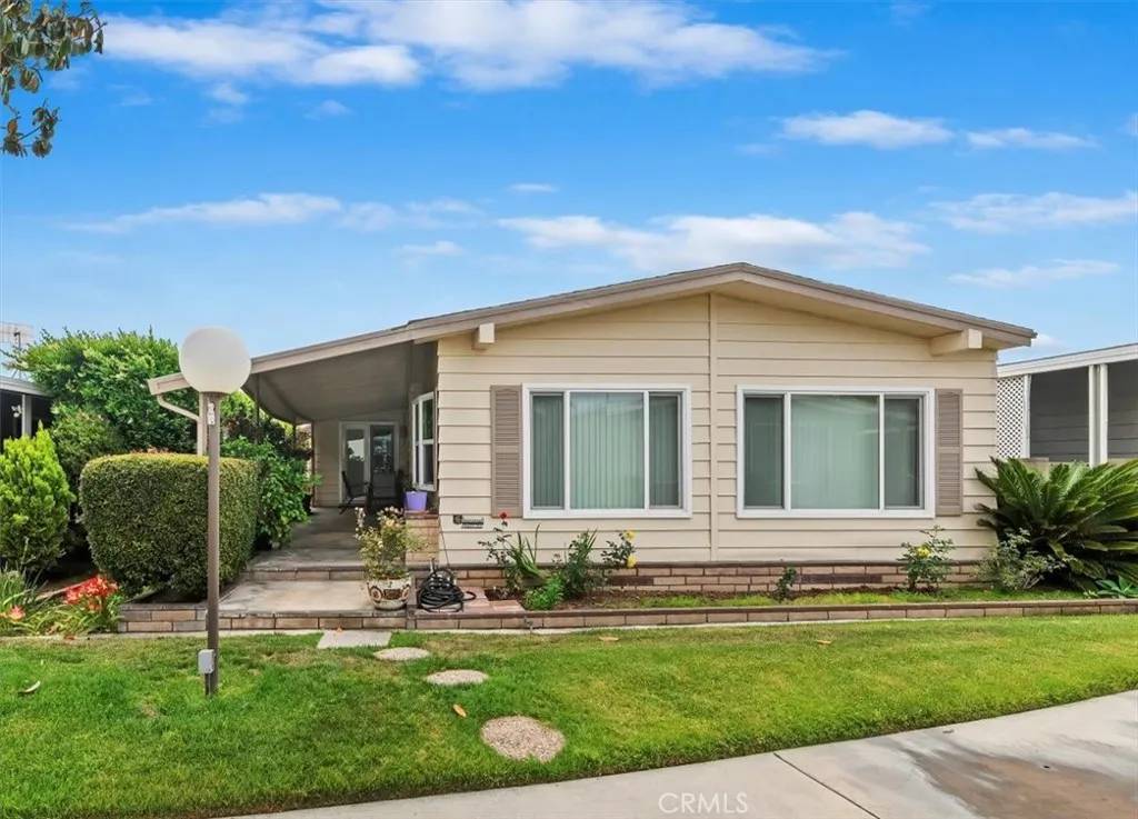 Placentia, CA 92870,345 Crestlake