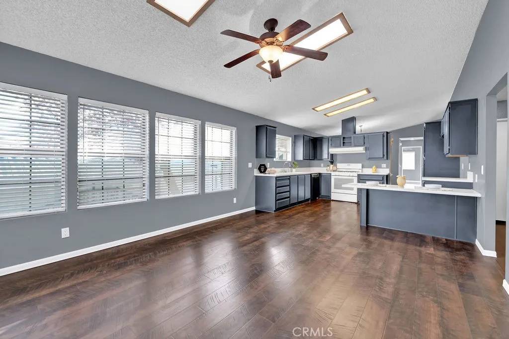 Tehachapi, CA 93561,21276 White Pine Dr #16