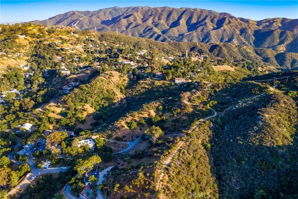 Tujunga, CA 91402,9832 Redmont