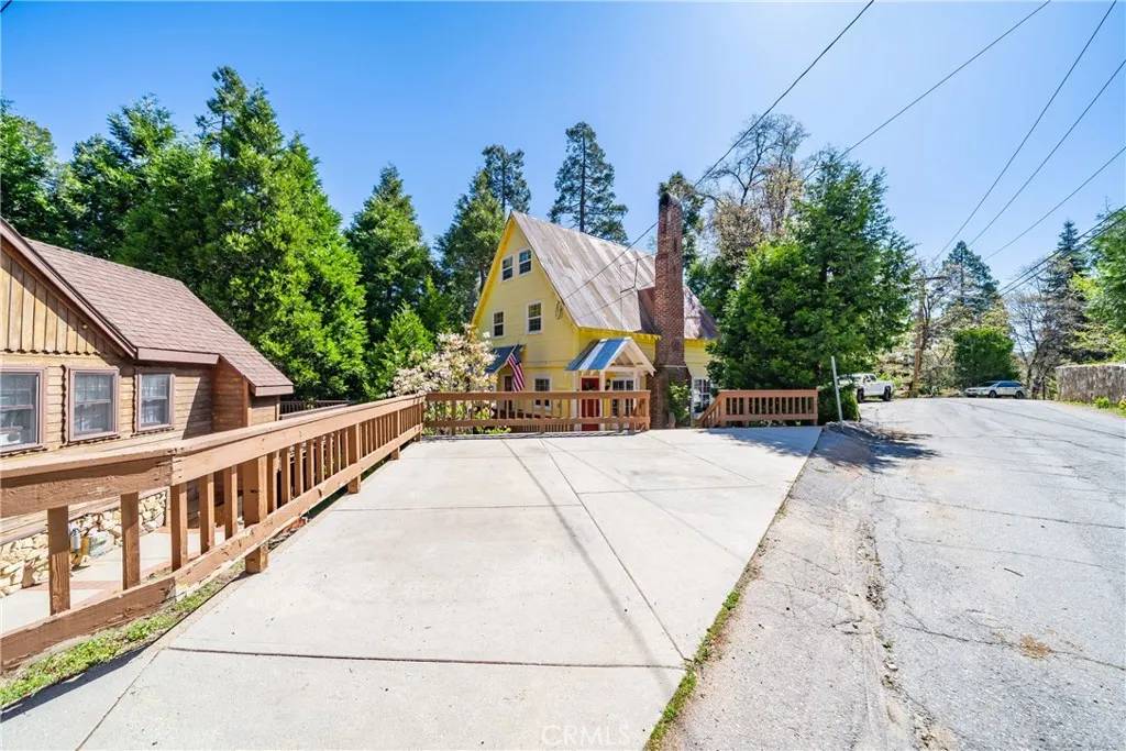 Twin Peaks, CA 92391,795 Glen View Lane