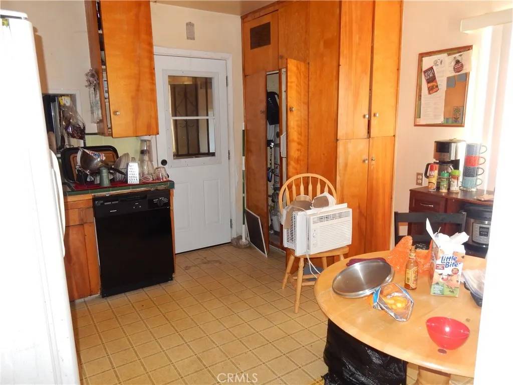 Fontana, CA 92335,18206 Seville Avenue