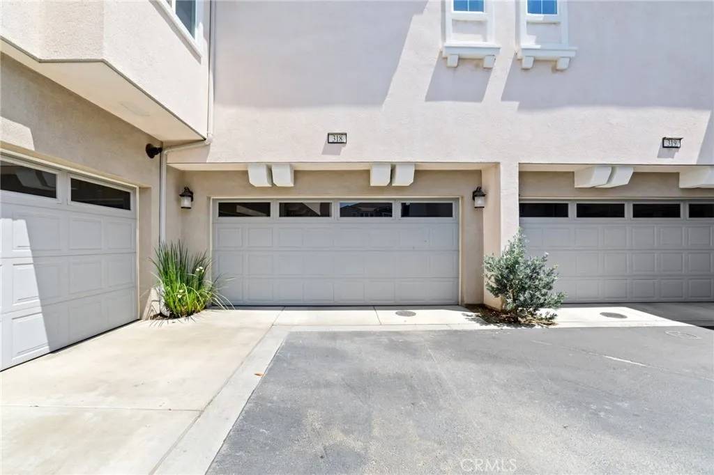Fontana, CA 92336,16502 Casa Grande Avenue #318