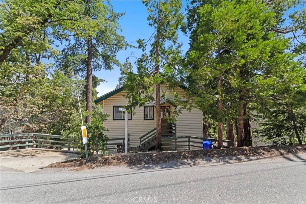 Twin Peaks, CA 92391,593 Clubhouse