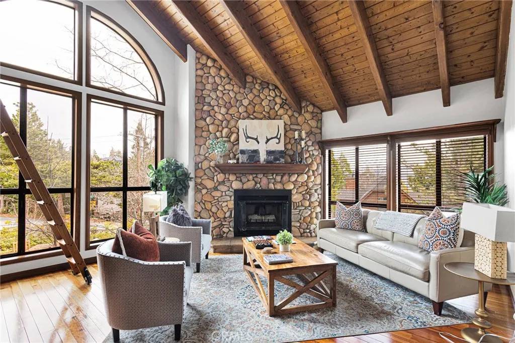 Lake Arrowhead, CA 92352,892 Nadelhorn Drive