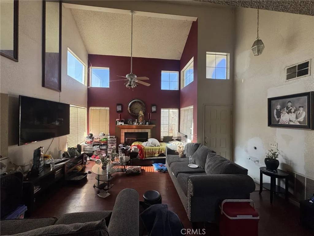 Lake Elsinore, CA 92530,189 N Massachusetts Street