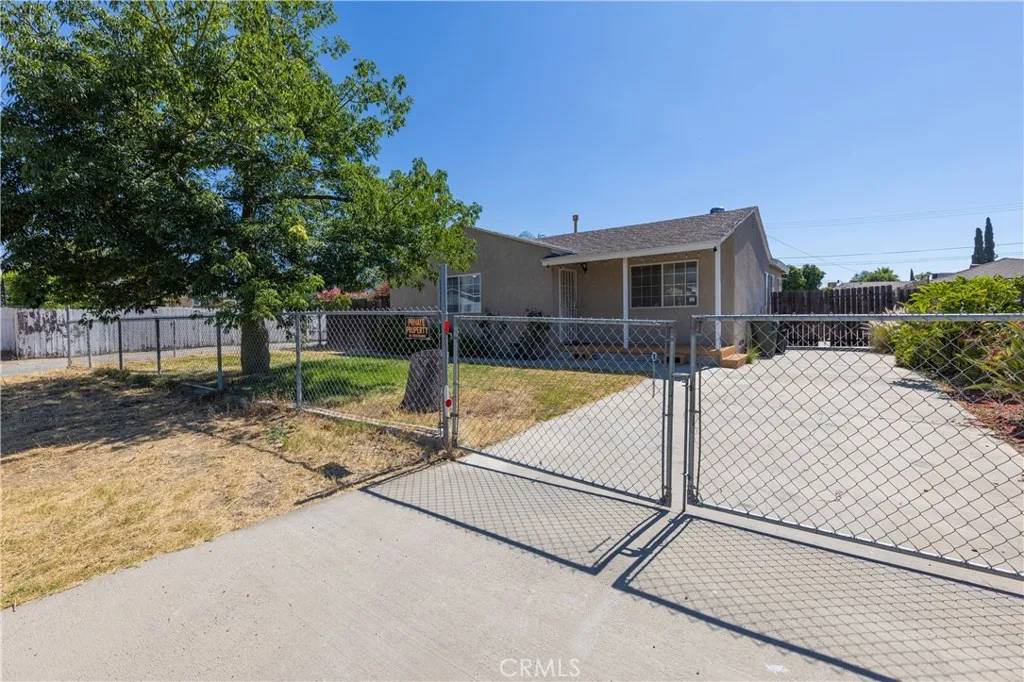 Fontana, CA 92335,8933 Locust Avenue