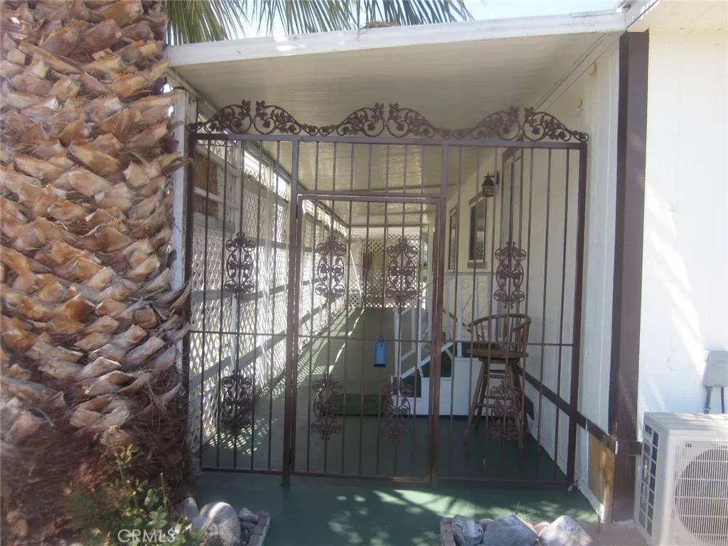 Hemet, CA 92543,332 N Lyon #111