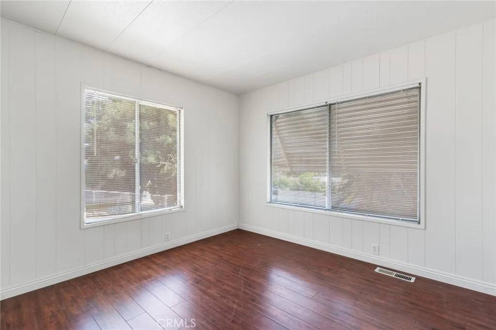 Perris, CA 92570,21491 Oak Street