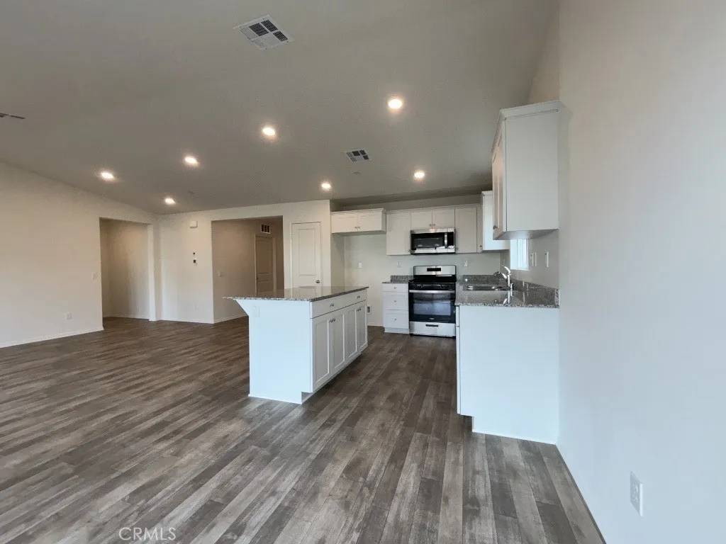 San Jacinto, CA 92583,365 White Gate Place