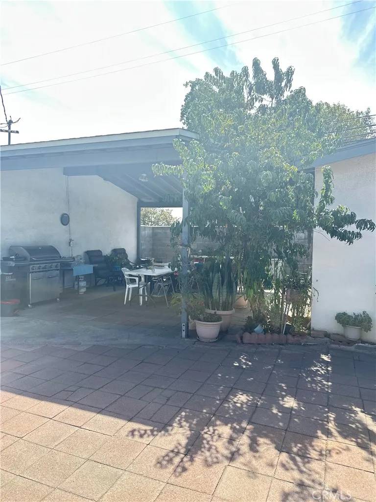 Ontario, CA 91764,1321 E 5th Street