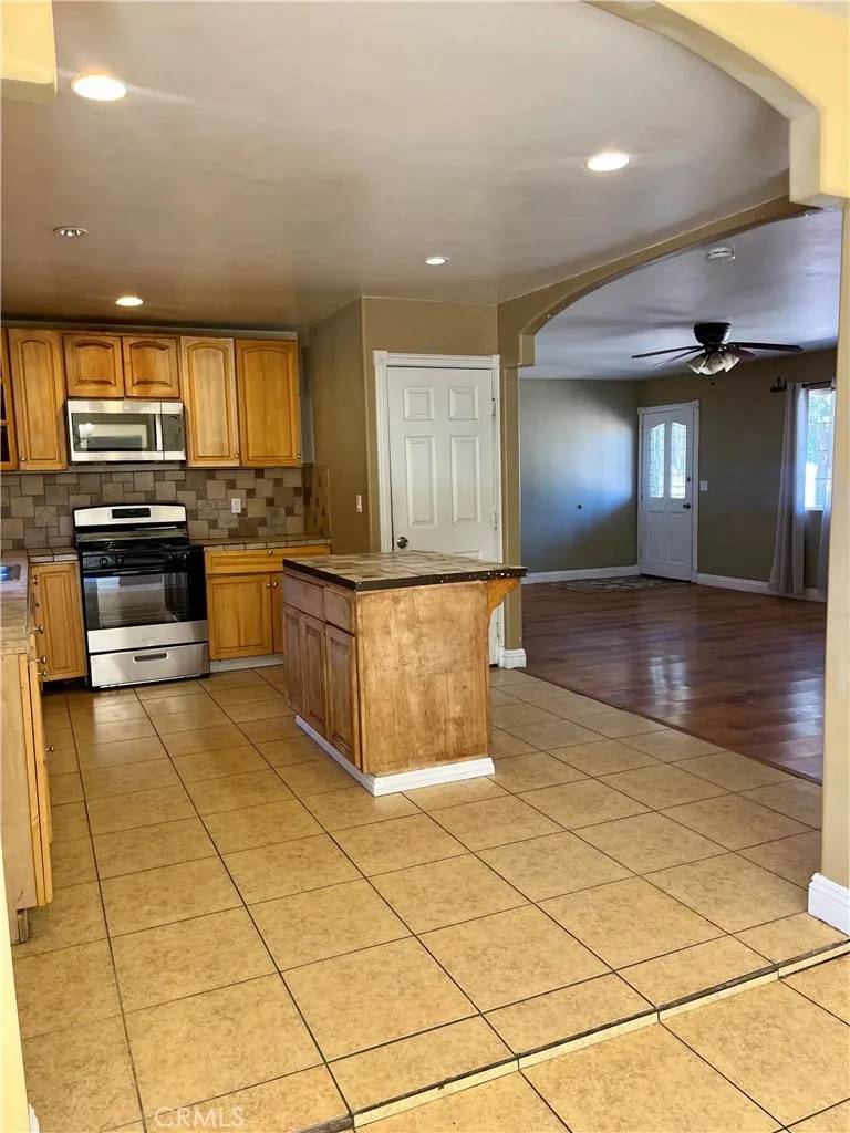 Hesperia, CA 92345,10715 3rd Avenue