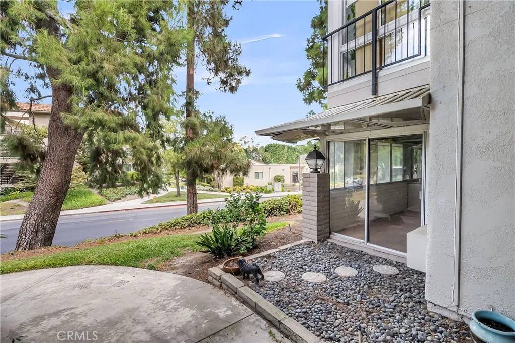 Laguna Woods, CA 92637,2277 W Via Mariposa West #B