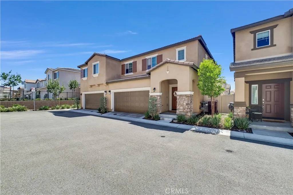 Murrieta, CA 92562,24246 Hazelnut