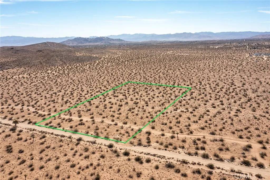 Landers, CA 92284,58300 Luna Vista