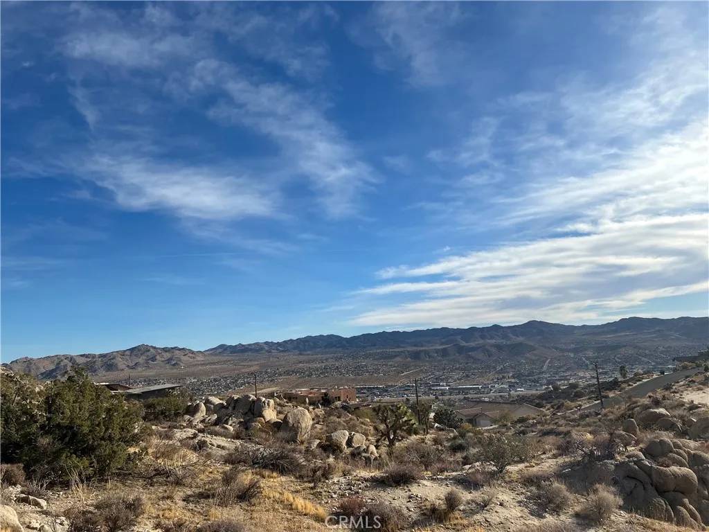 Yucca Valley, CA 92284,57378 Bandera