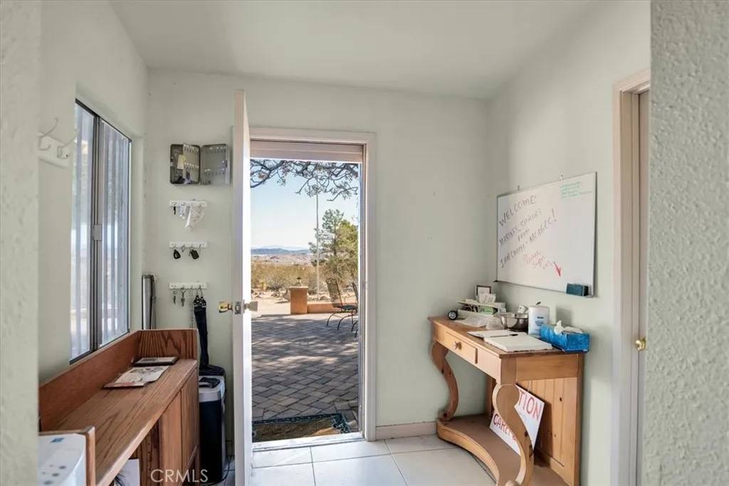 Joshua Tree, CA 92252,3961 Avenida Del Sol
