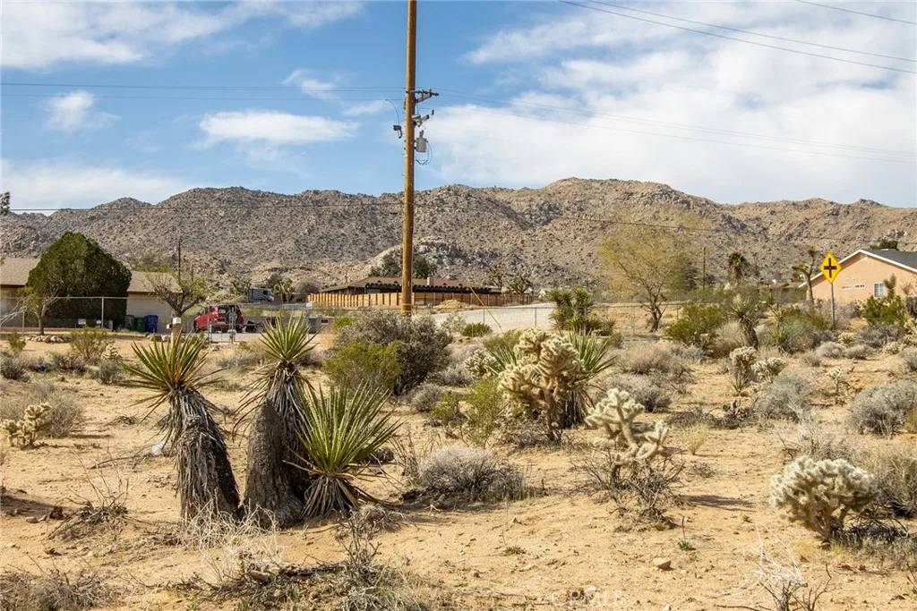 Joshua Tree, CA 92252,7276 Encina Road