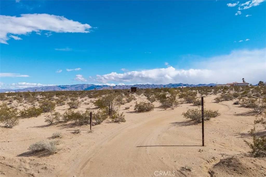 Joshua Tree, CA 92252,63323 La Brisa