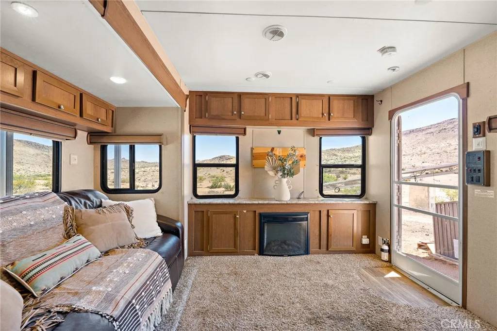 Pioneertown, CA 92268,54559 Saratoga