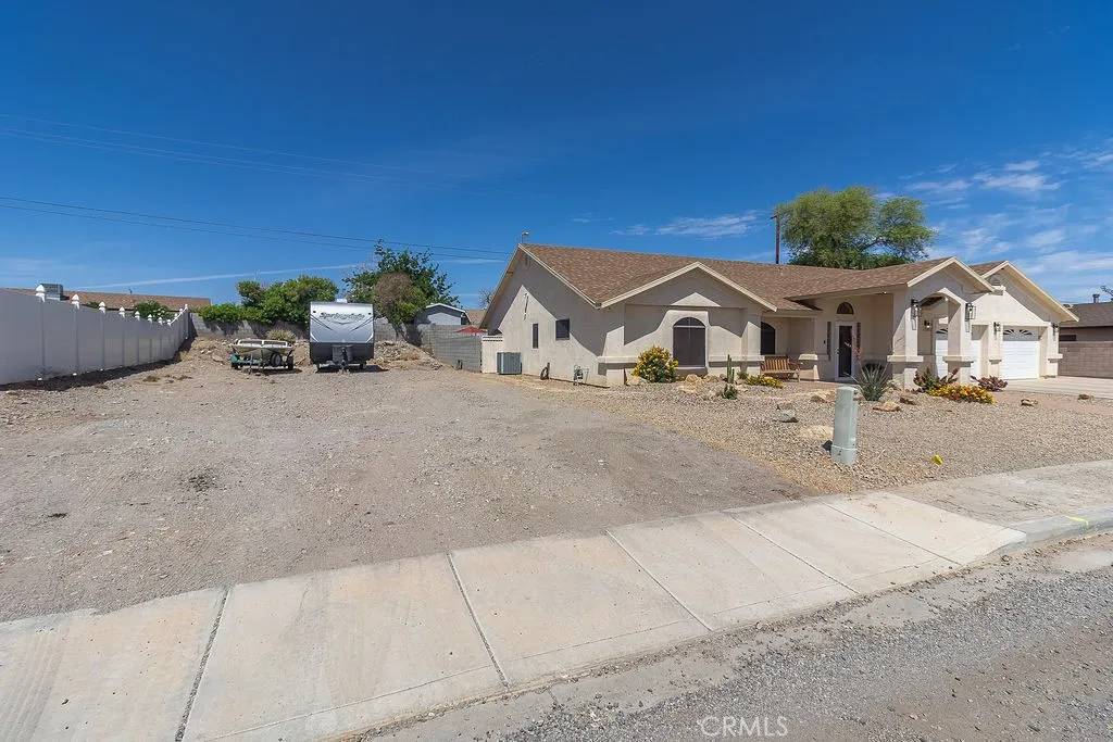 Needles, CA 92363,2060 Carty Way