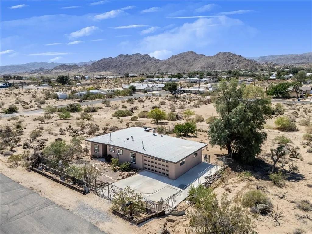 Joshua Tree, CA 92252,61961 Aster Place