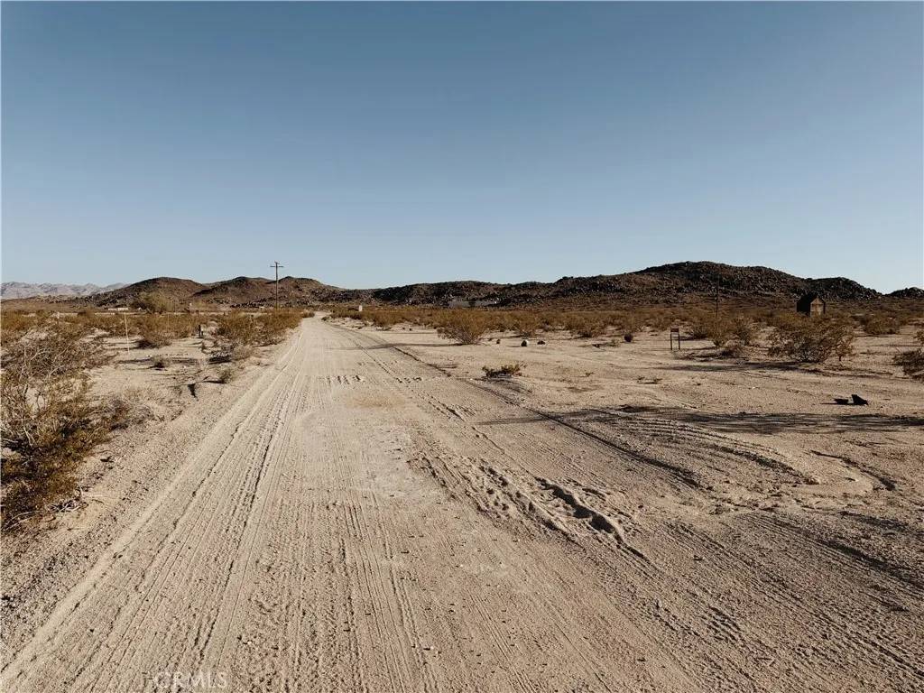 Joshua Tree, CA 92252,1853 Winfield