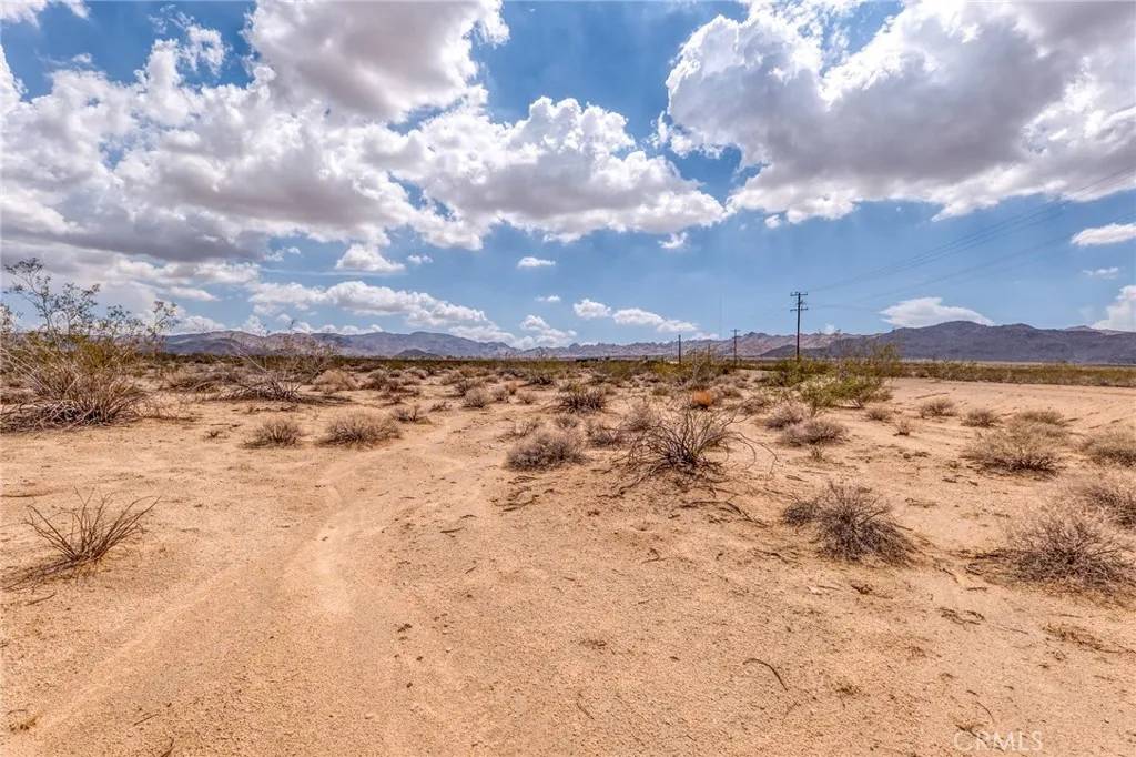 29 Palms, CA 92277,140 Mantonya
