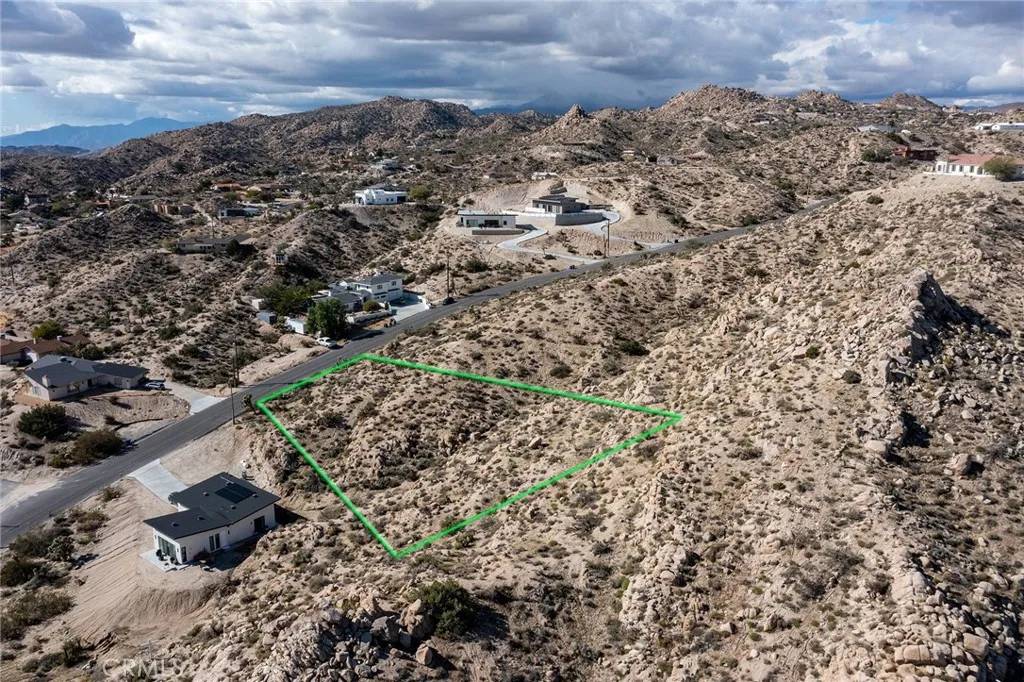 Yucca Valley, CA 92284,57154 Buena Suerte
