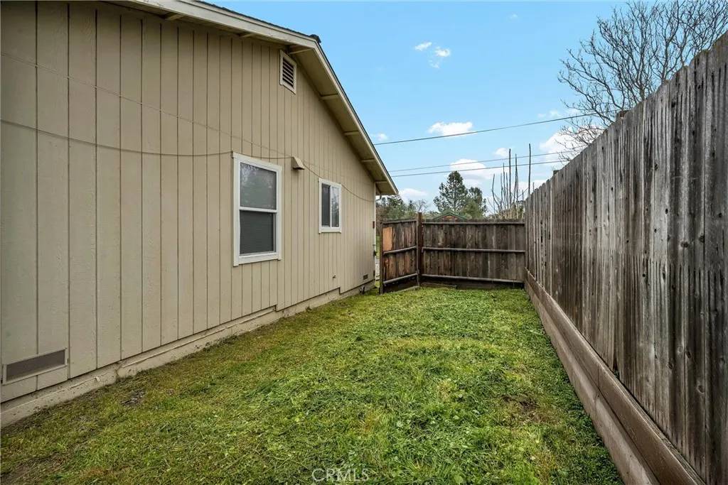 Clearlake, CA 95422,3593 Peony St