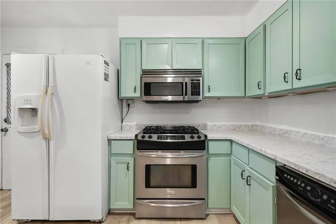 Clearlake, CA 95422,3206 4th Street